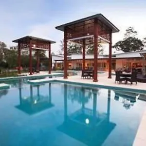 https://beach-road-holiday-homes.queenslandhotels.net